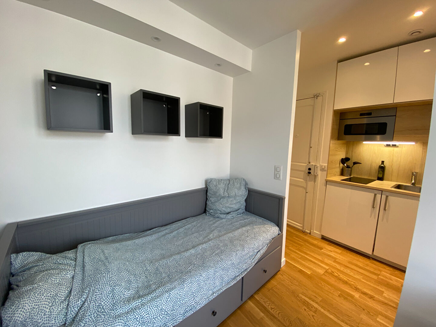 Photo STUDIO MEUBLÉ- Levallois Perret - 12.66 m2 image 3/6