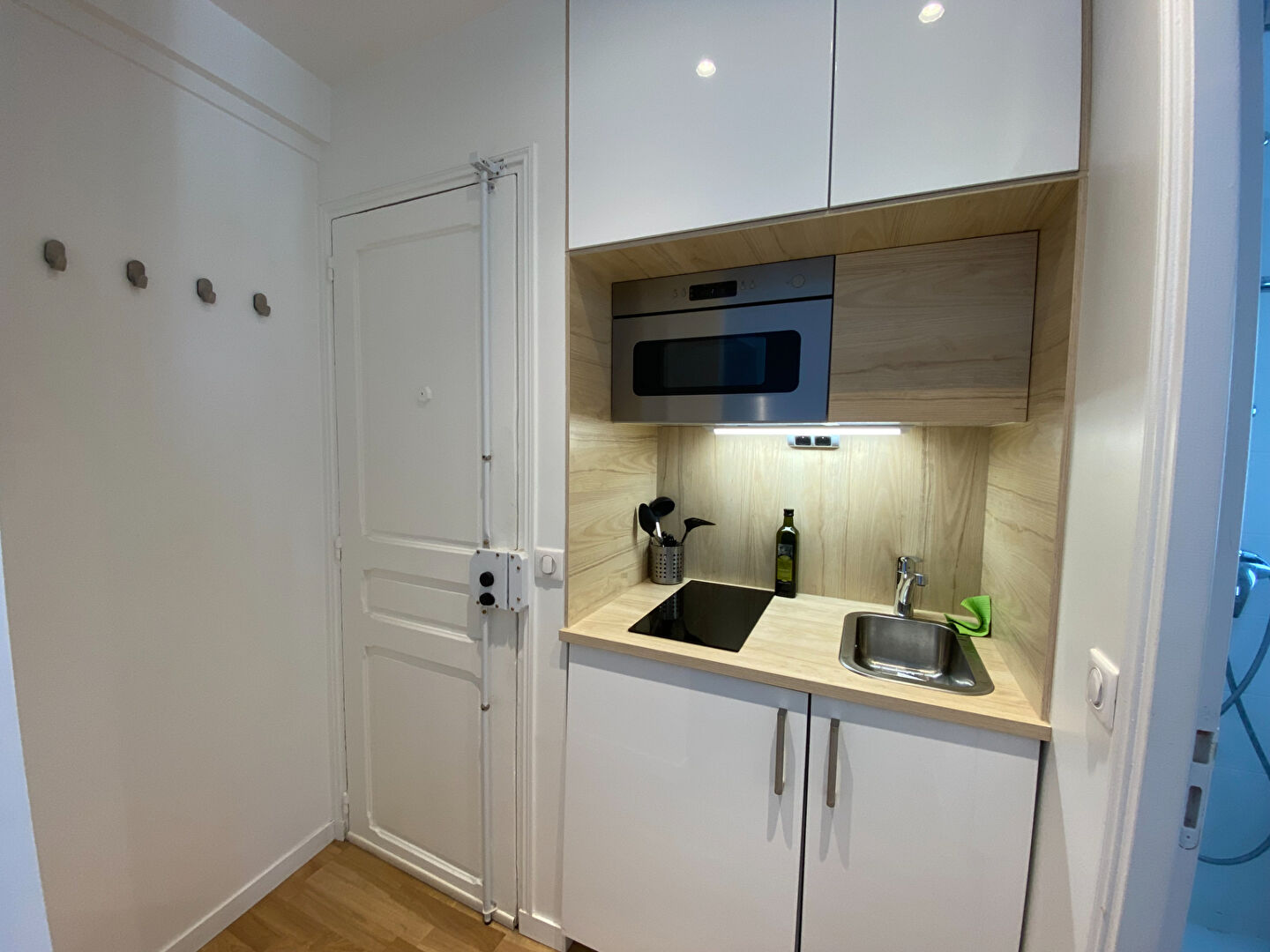 Photo STUDIO MEUBLÉ- Levallois Perret - 12.66 m2 image 4/6