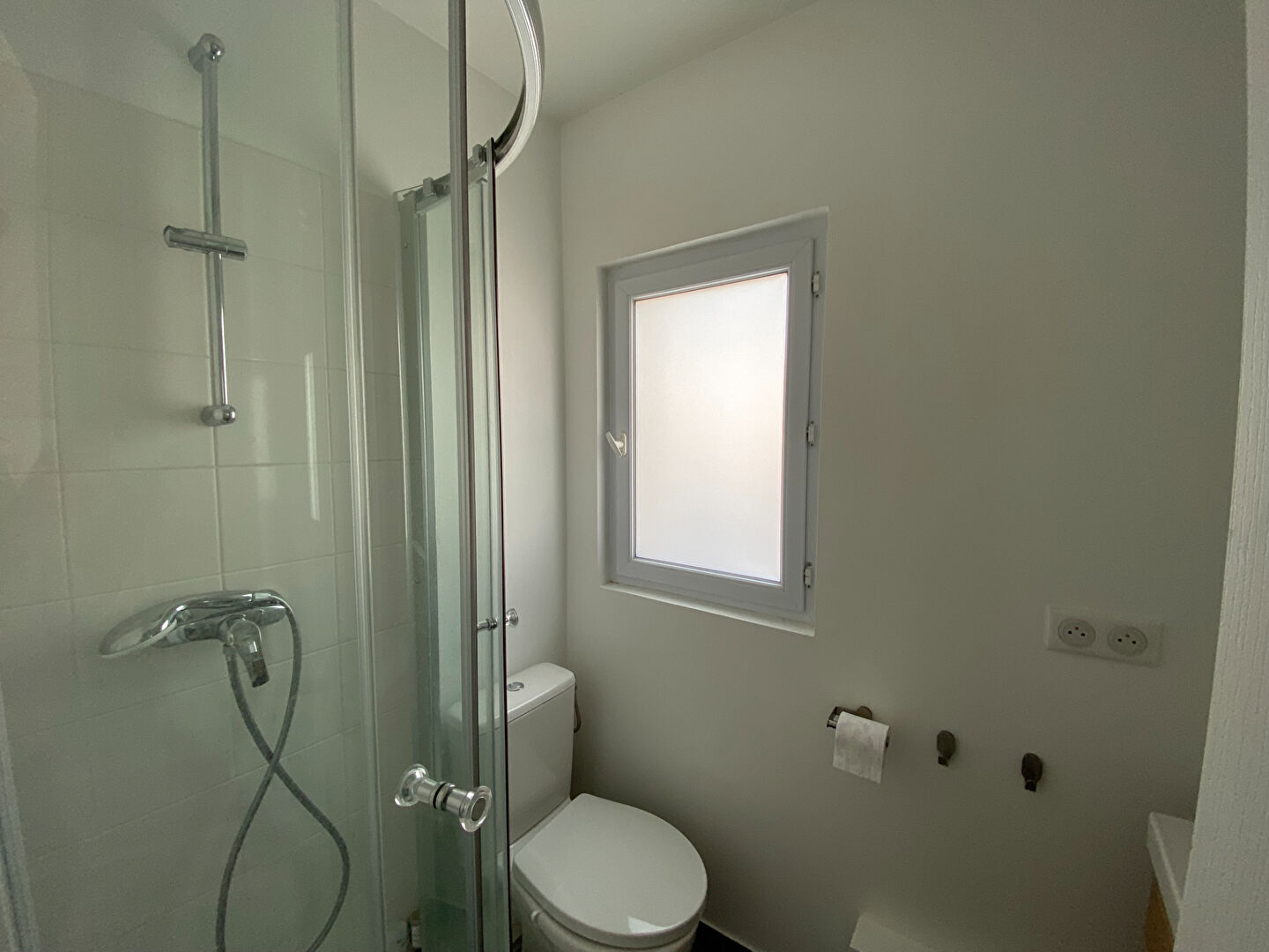 Photo STUDIO MEUBLÉ- Levallois Perret - 12.66 m2 image 5/6