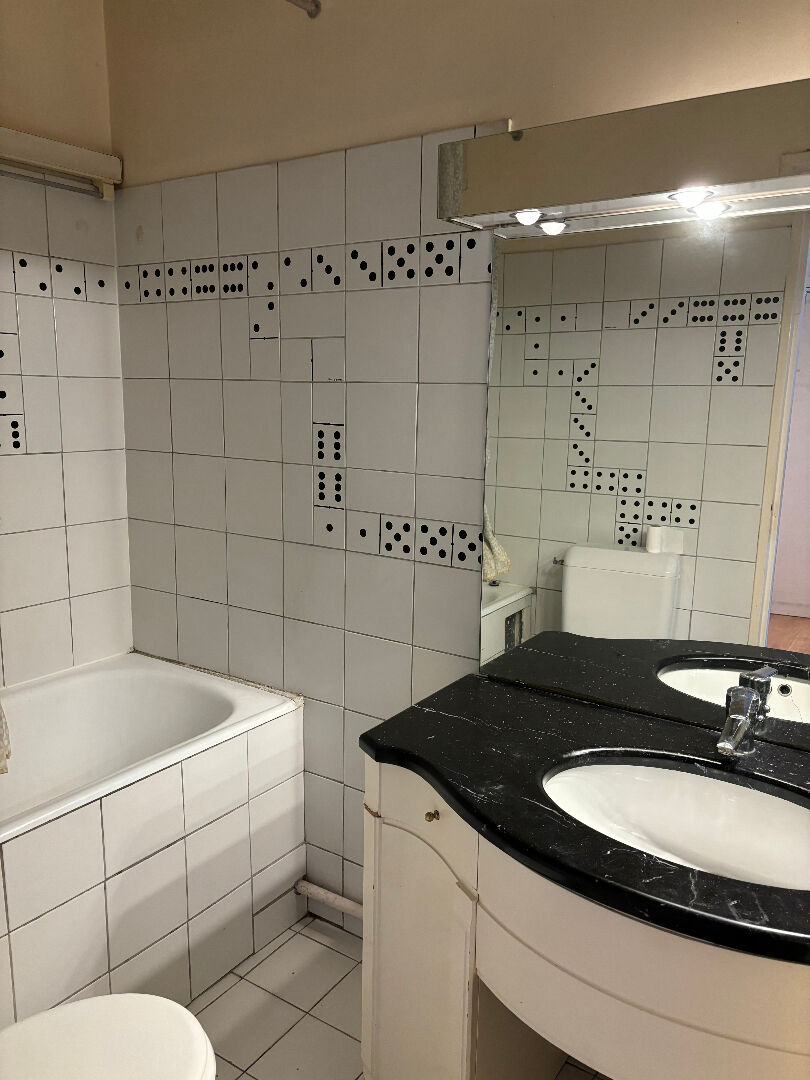 Photo Quartier Marais - Studio de 42.46 m2 loué VIDE - Rue Saint-Paul Paris 4ème image 6/6