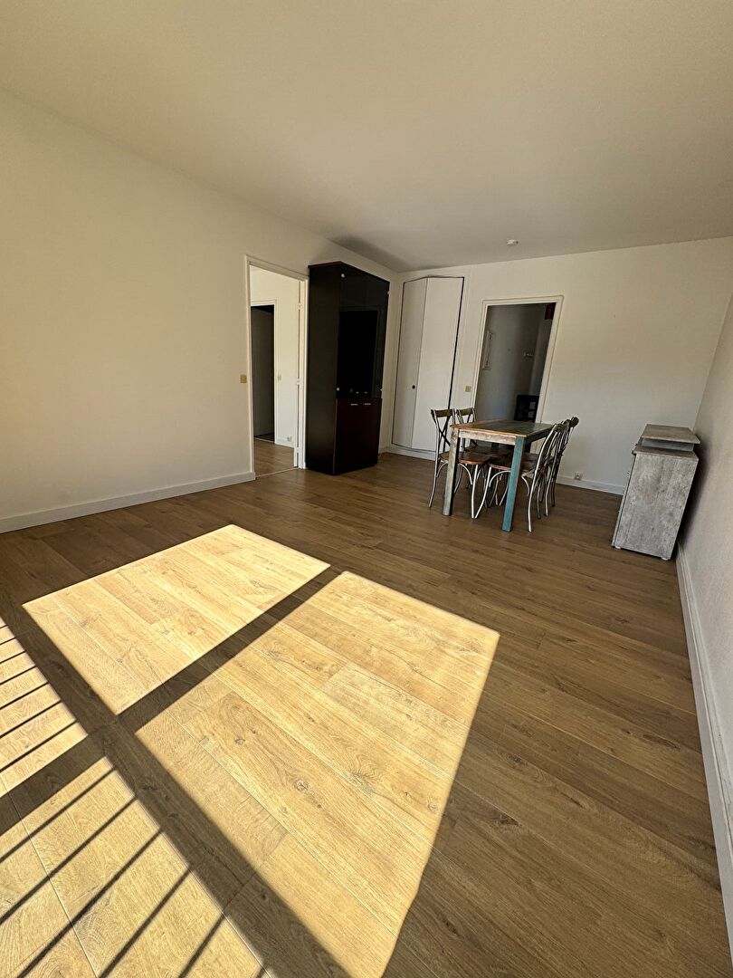 A VENDRE CONVENTION 75015 PARIS Appartement 2 pièces de 48 m² :