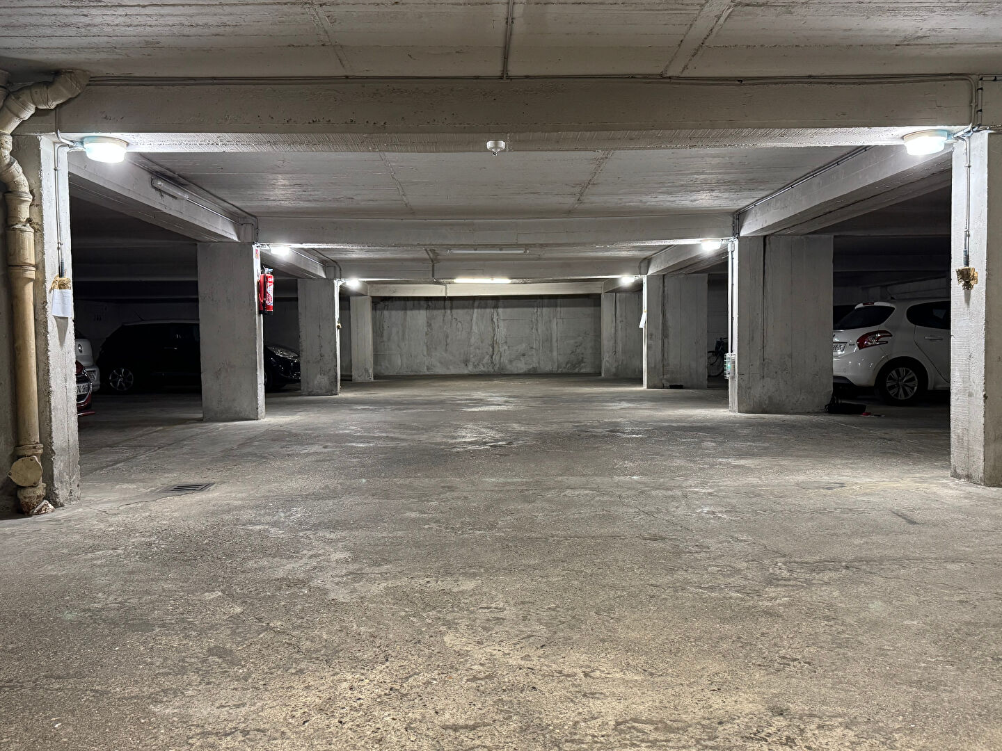 Photo A VENDRE 75015 Parking couvert MONTAUBAN-ROBERT LINDET : image 2/6