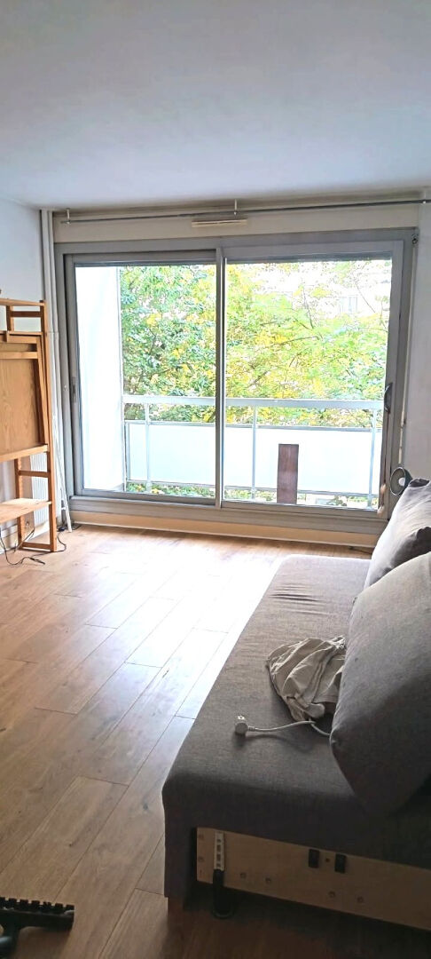 PARIS 15ème, Studio de 26m² avec balcon de 2,50m²
