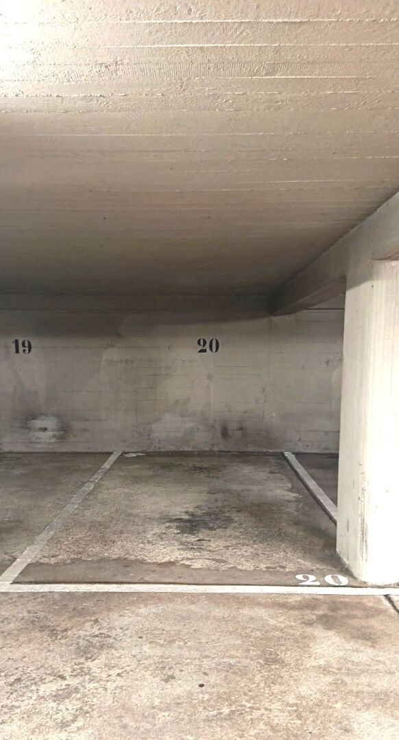 Photo Parking  de 11m² à Paris 15ème quartier Convention image 2/4