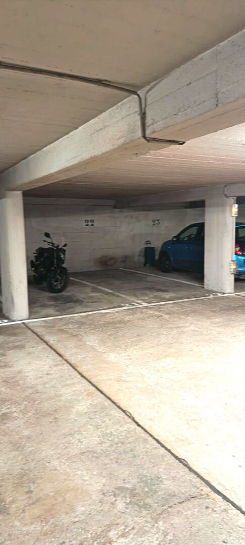 Photo Parking  de 11m² à Paris 15ème quartier Convention image 3/4