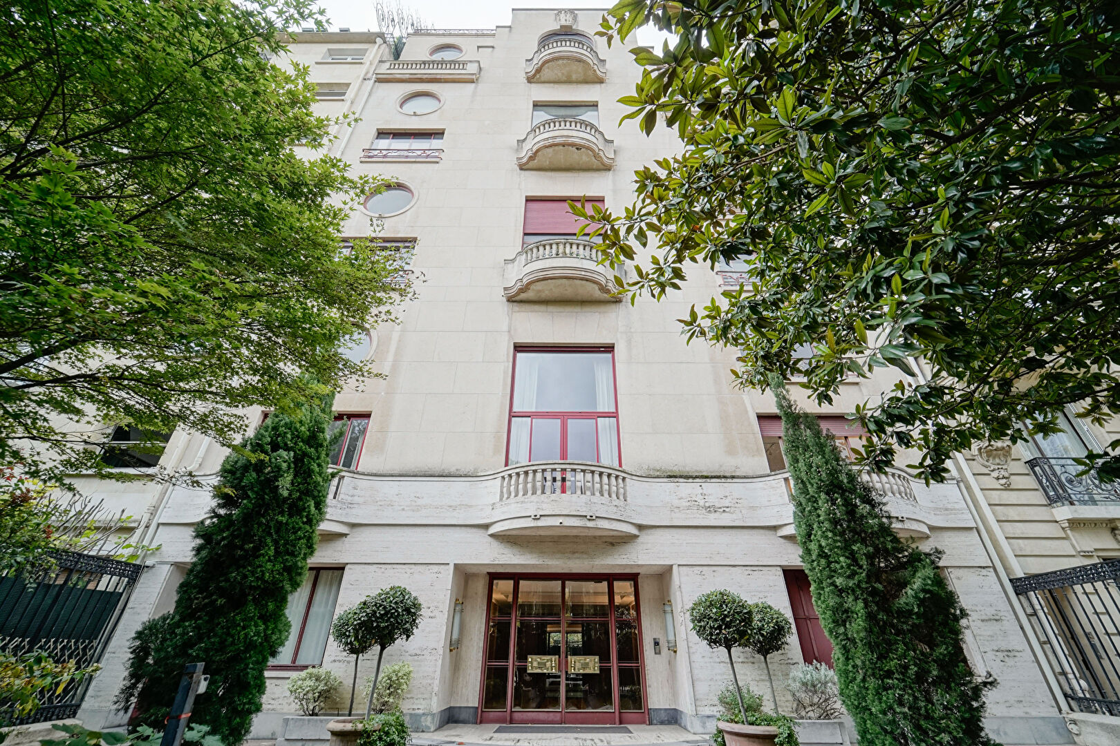 Photo PARIS XVIème, avenue Foch, appartement 2 Pièces de 70m² en étage élevé. image 1/6