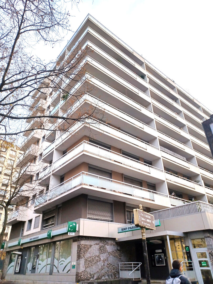 PARIS 15ème, Studio de 26m² avec balcon de 2,50m²