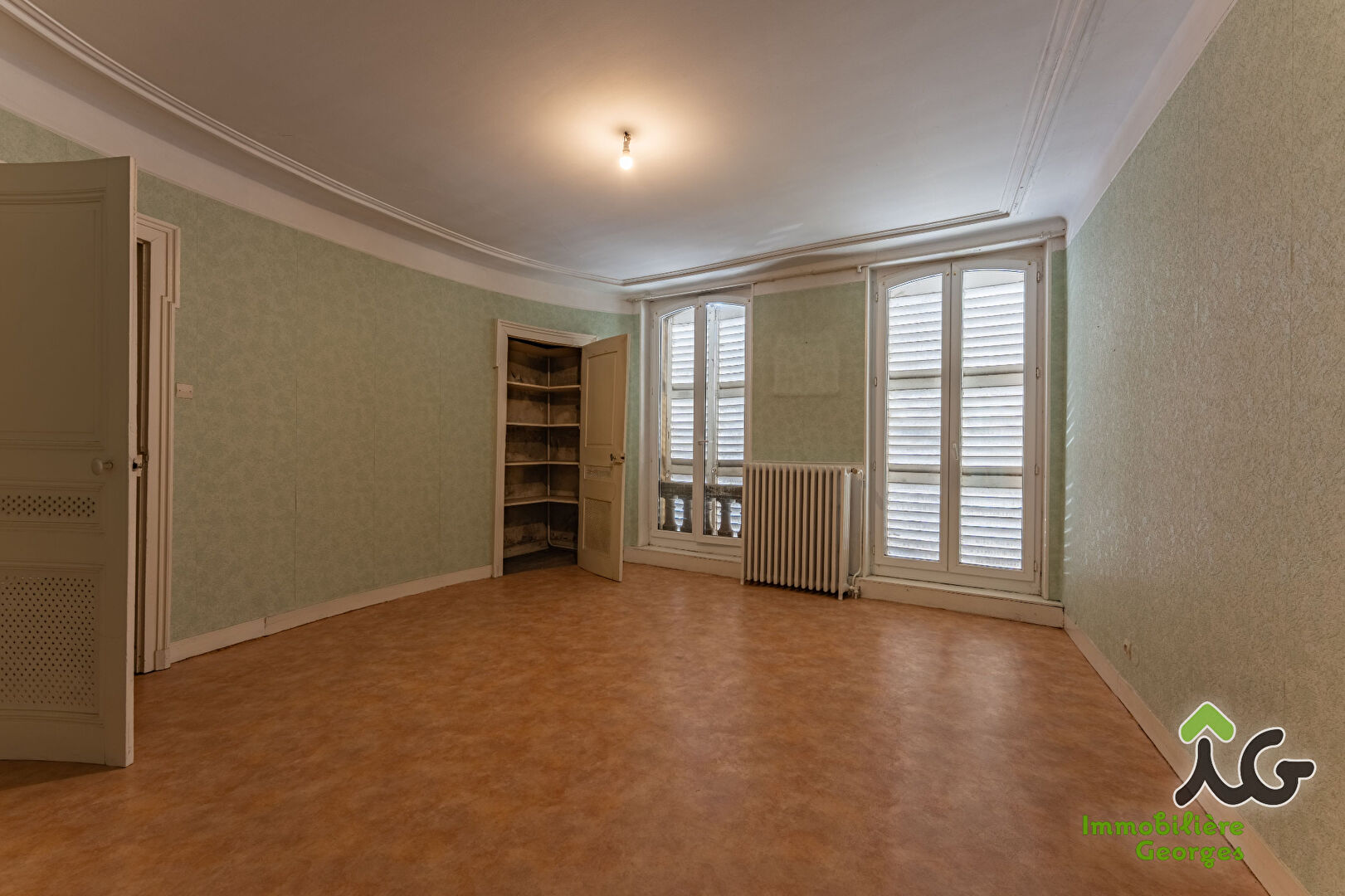 Photo JOUY AUX ARCHES Demeure à rénover de 427 m² sur un terrain clos de 24 ares image 4/6