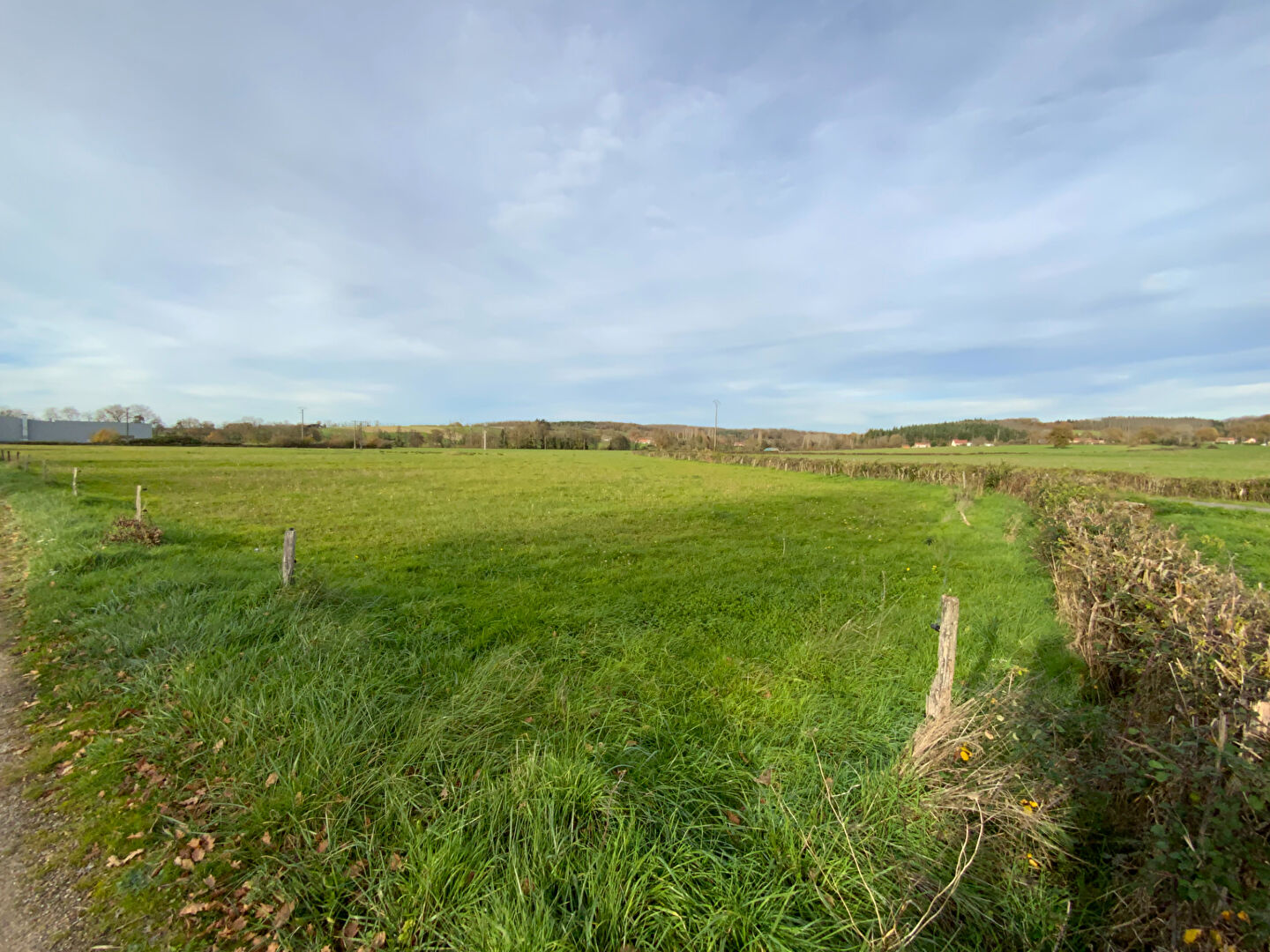 SAINT-AGNAN - Terrain constructible viabilisé de 1343 m² .