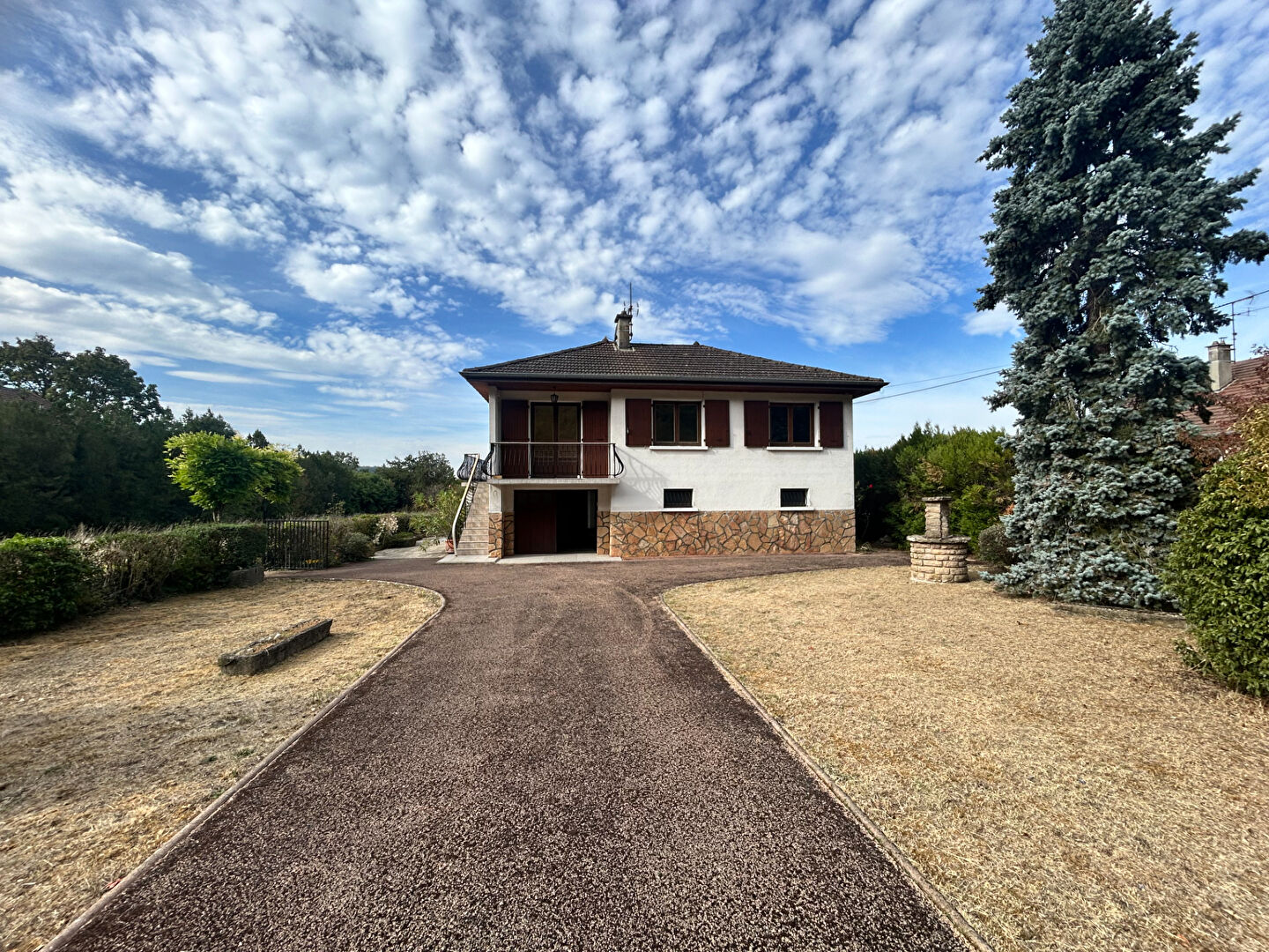 Maison 5 pièces 207 m² · à Serrières-de-Briord · 207 m² · 230 000 €