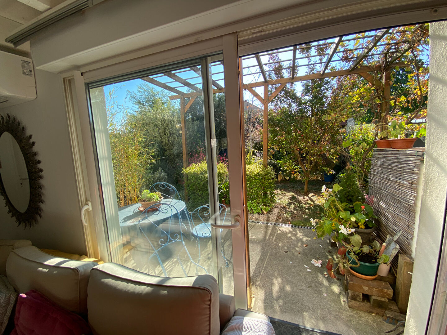 MAISON LUMINEUSE AVEC JARDIN ARBORÉ