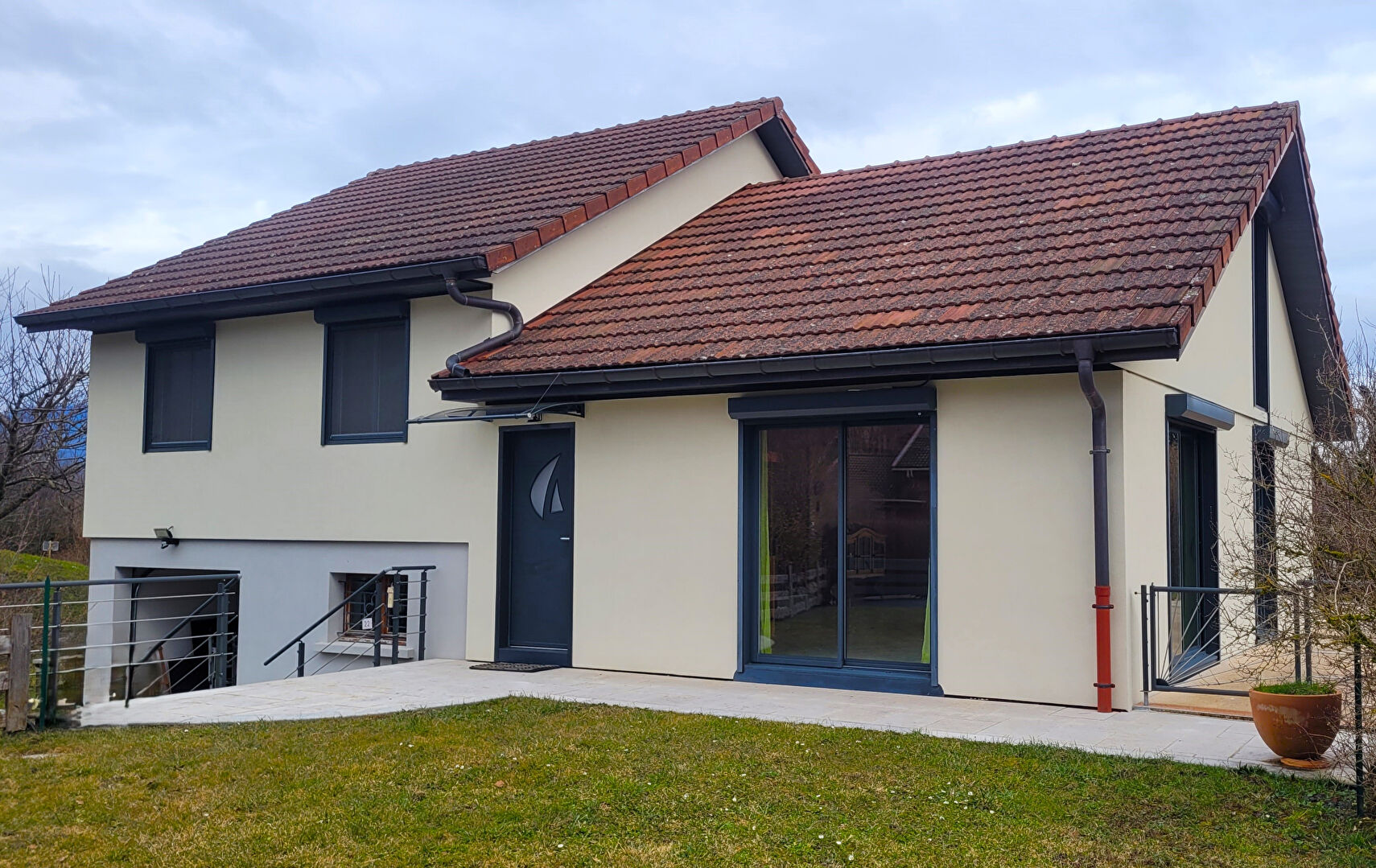 Maison Valserhone 124 m2 annexe de 58m2 terrain de 1493m2