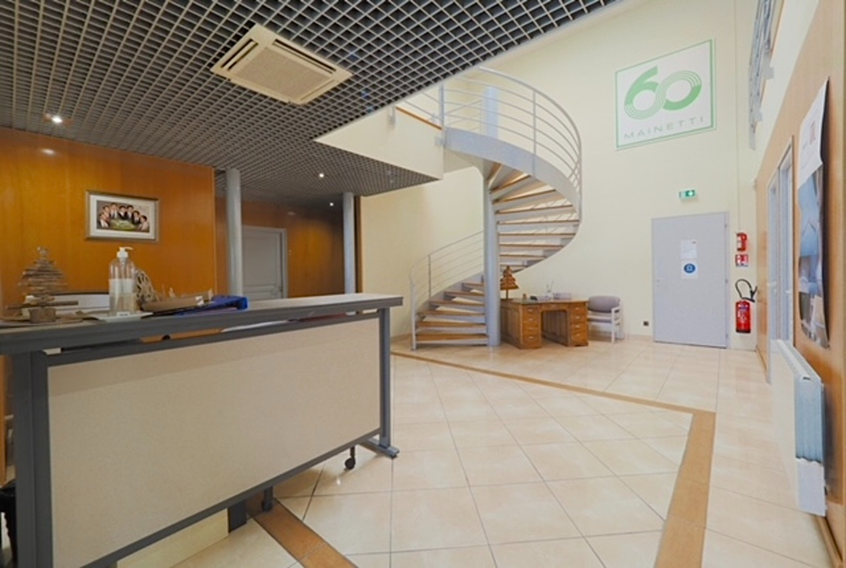 Photo Bureaux Arbent 400 m2 image 2/6