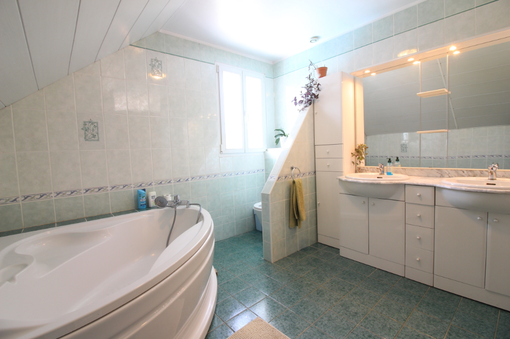 Location Maison de 6 pièces 185 m² - SAINT GENIS POUILLY 01630 | IMOGROUP DIVONNE LES BAINS - IMOGROUP photo5