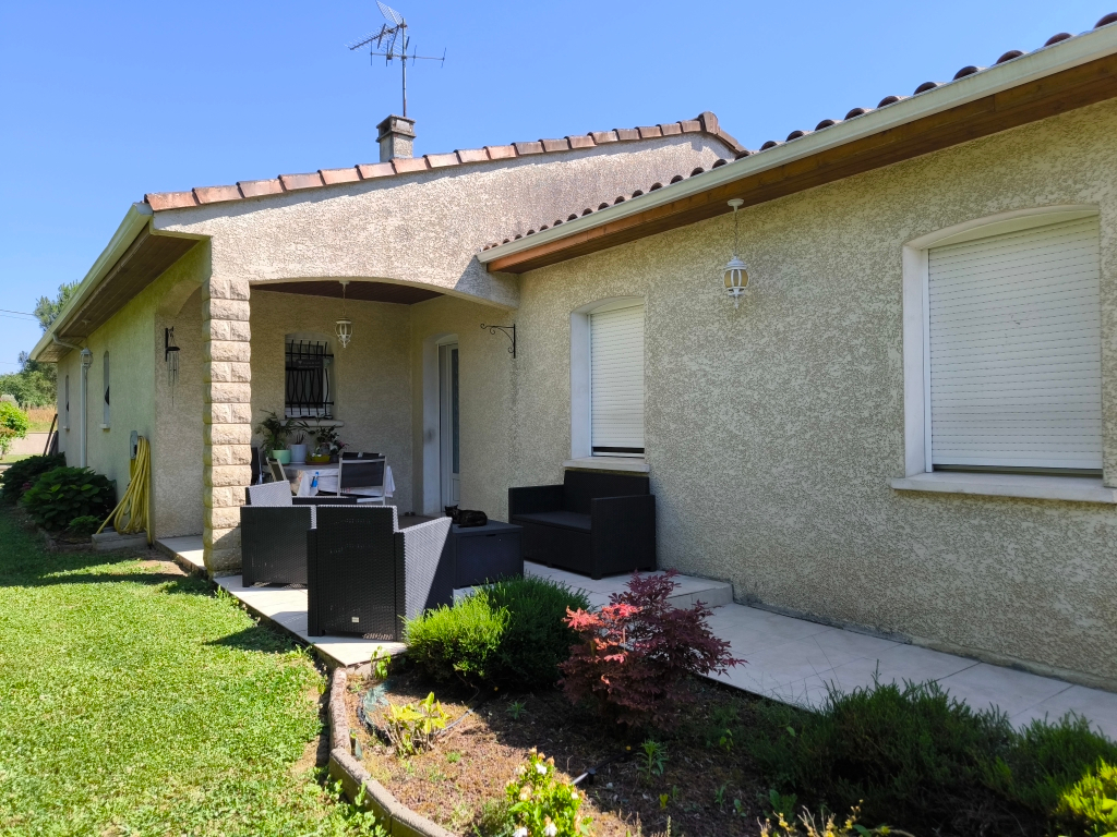 Bessières Charmante villa T4 de plain-pied avec piscine sur 2300m²  de terrain paysager