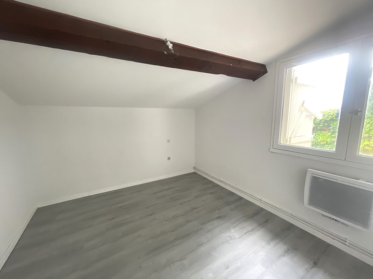 Photo VACQUIERS - Maison mitoyenne de 106 m2 - Terrain de 543 m² image 2/6