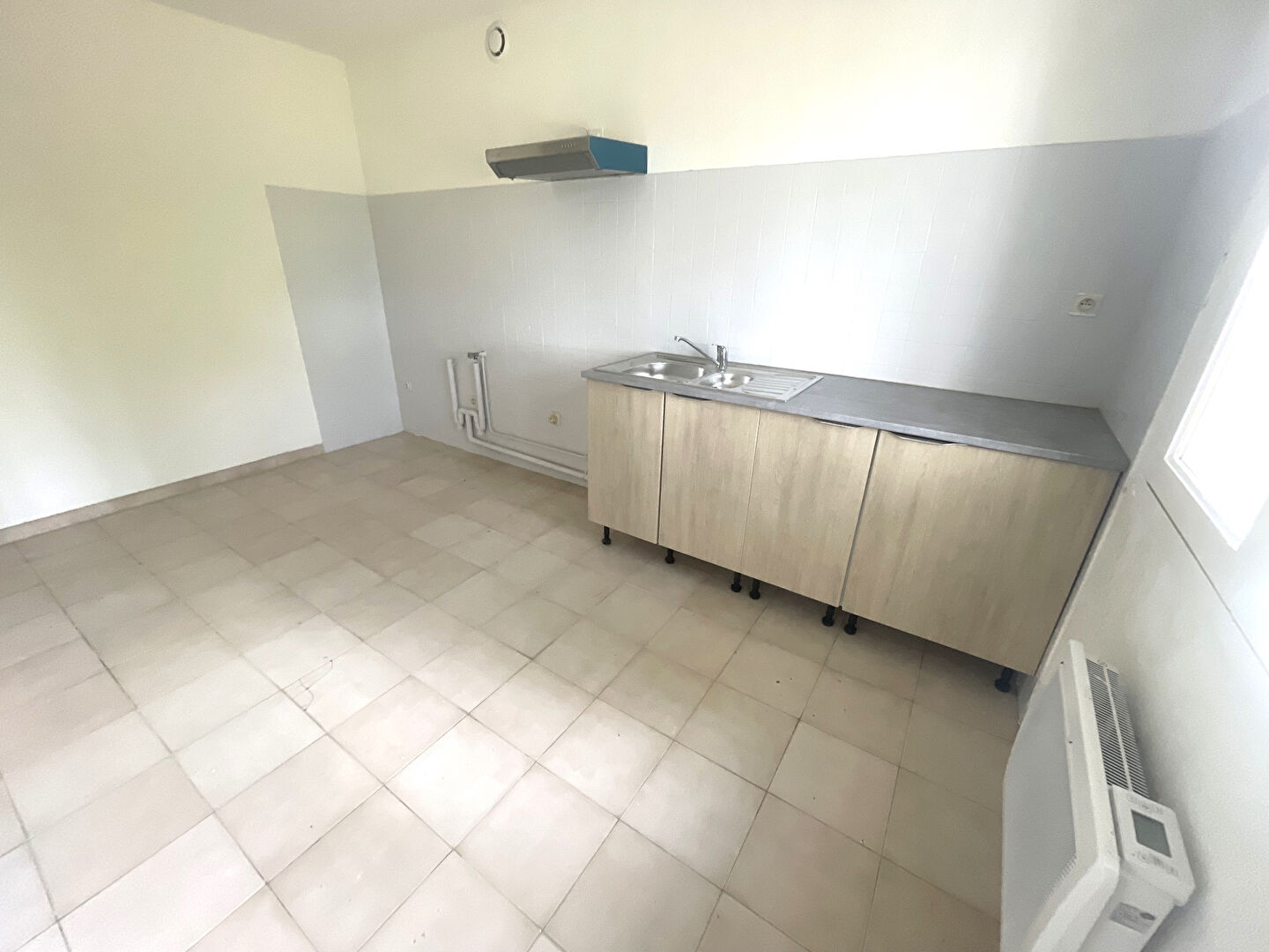 Photo VACQUIERS - Maison mitoyenne de 106 m2 - Terrain de 543 m² image 4/6