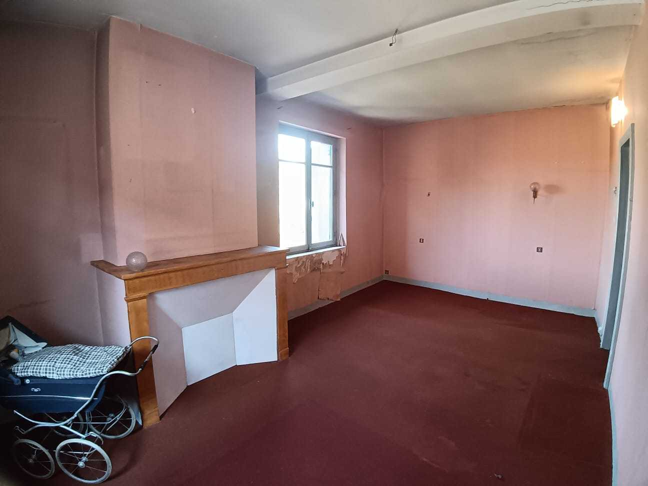 Photo SAINT SULPICE- Spacieuse maison de ville de 145m² à rénover image 2/6