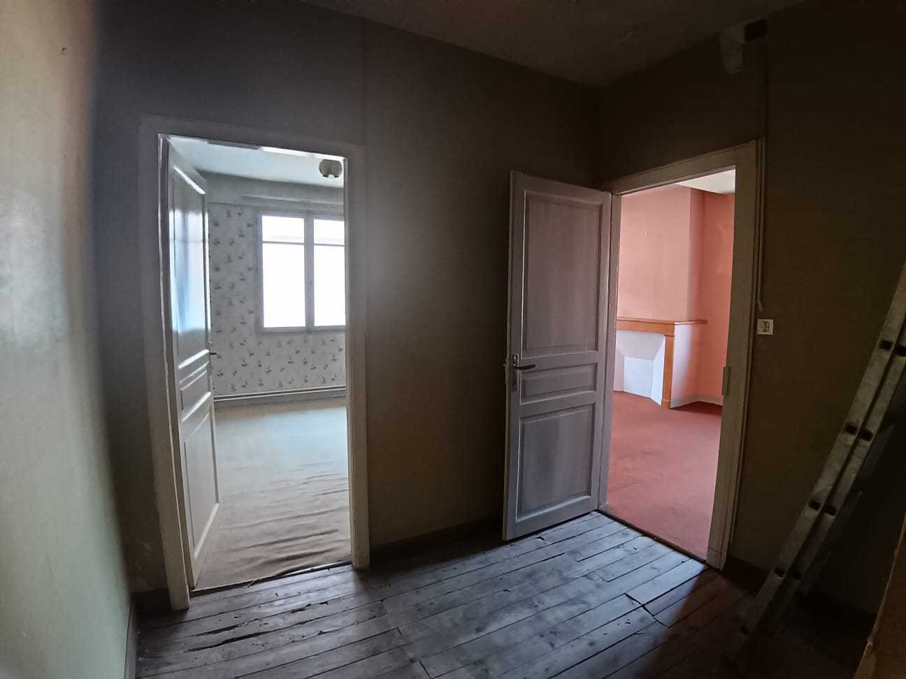 Photo SAINT SULPICE- Spacieuse maison de ville de 145m² à rénover image 3/6