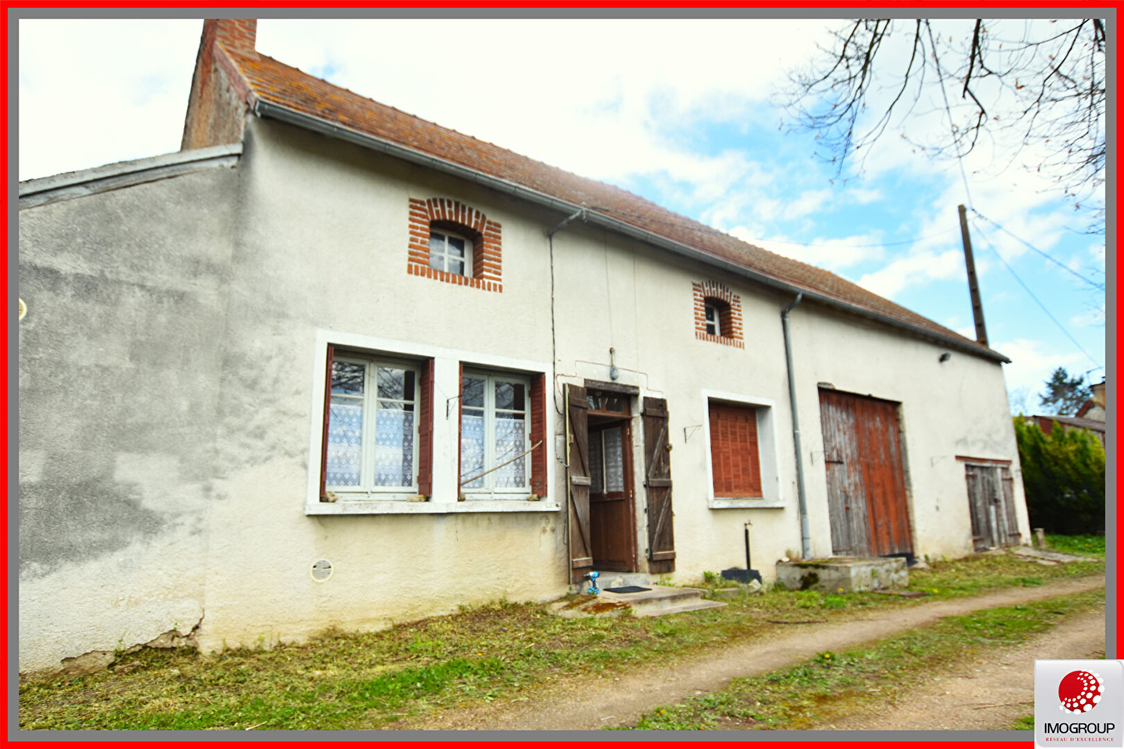 Photo DANS UN HAMEAU AVEC GRANGE ET TERRAIN : image 1/6