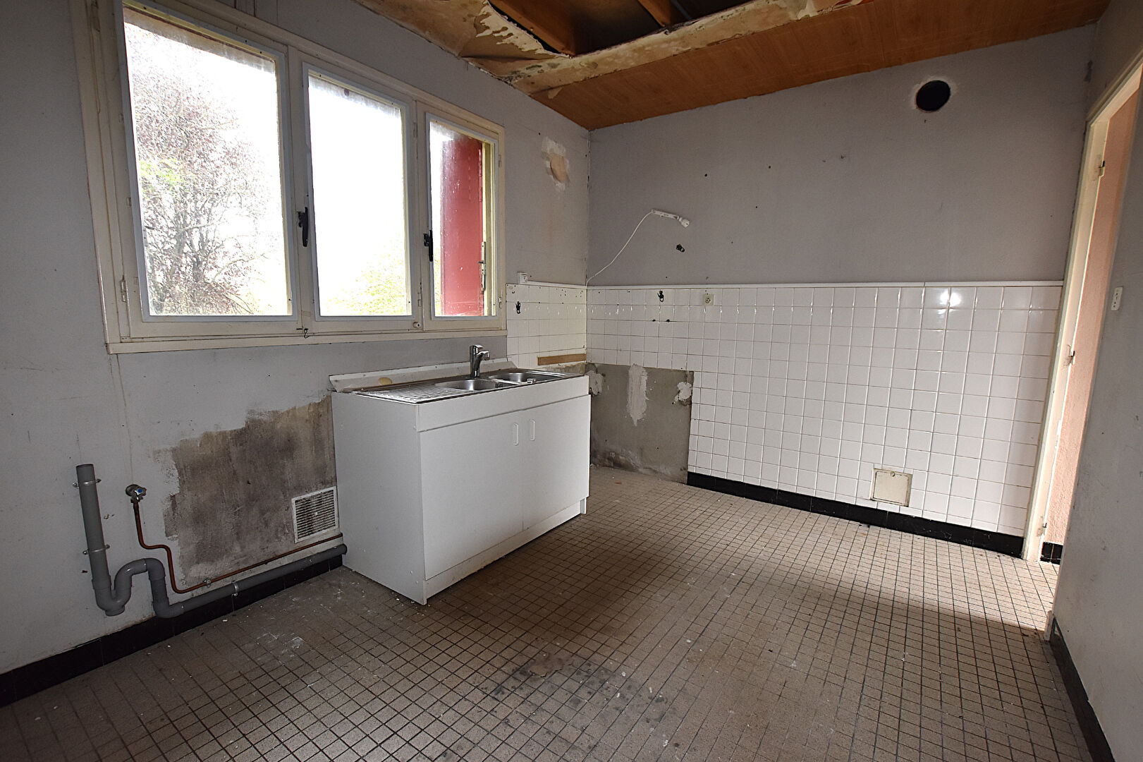Photo cette maison à rénover entièrement, offrant de belles possibilités d'aménagement et de personnalisation : image 4/6