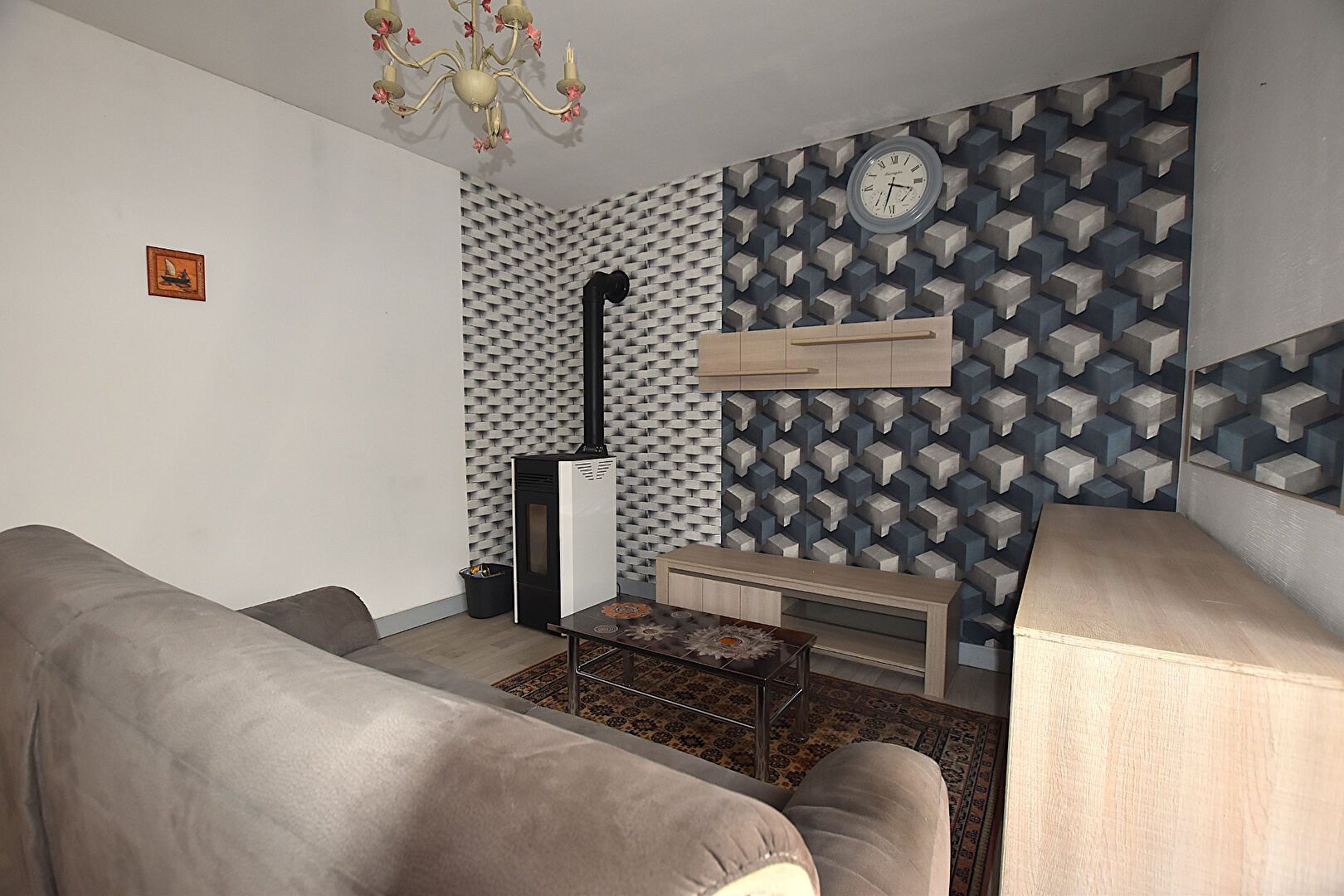 Photo À Montaiguët-en-Forez, agréable maison de village avec  dépendance et un terrain arboré. image 3/6