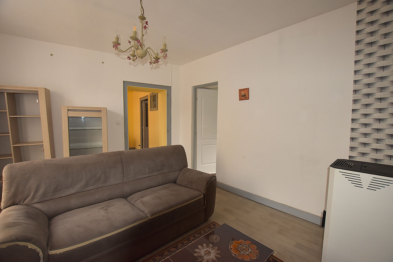 Photo À Montaiguët-en-Forez, agréable maison de village avec  dépendance et un terrain arboré. image 4/6