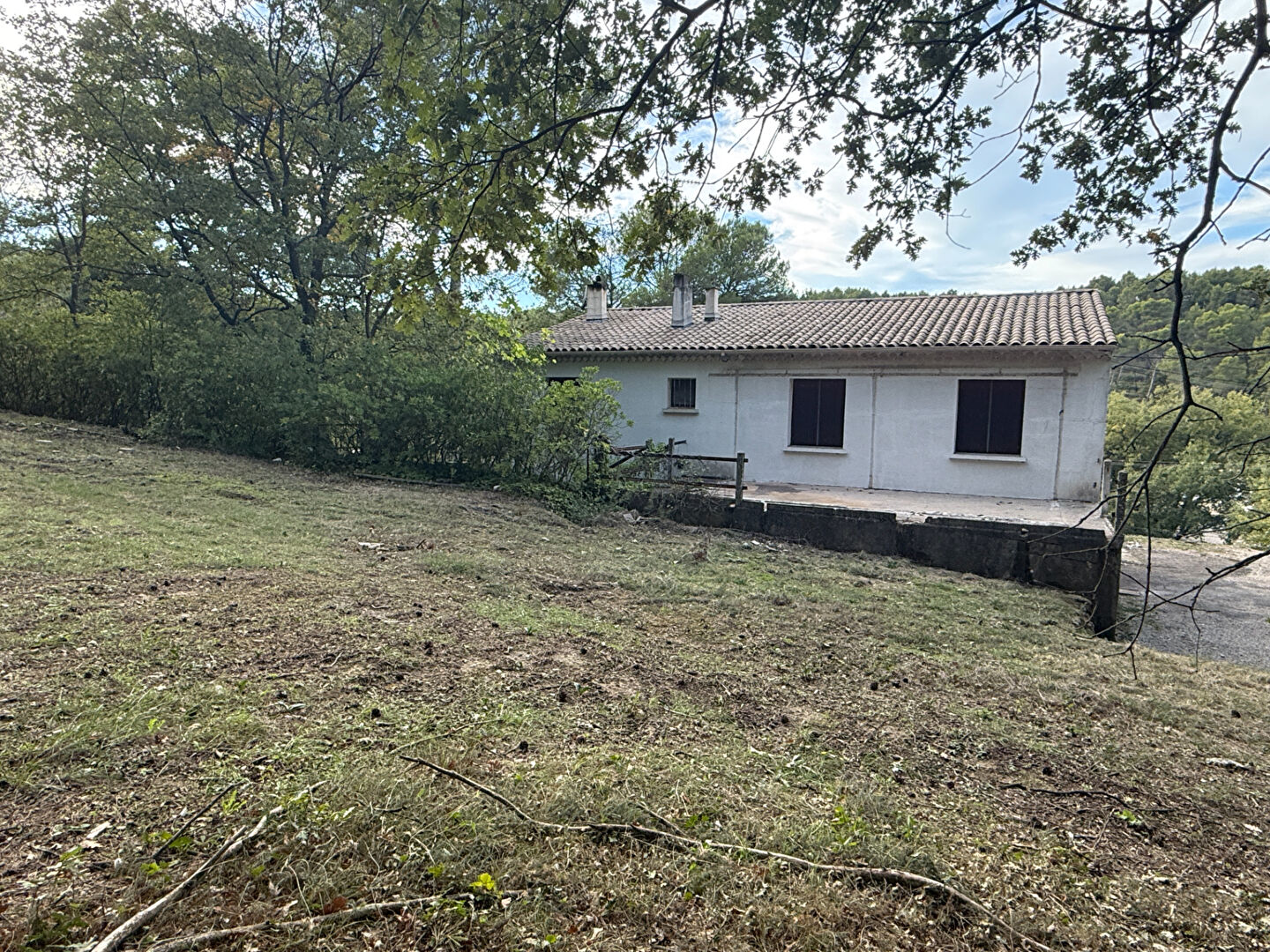Photo Maison  à rénover  4 chambres 113 m2 sur 1777 m2 image 3/6