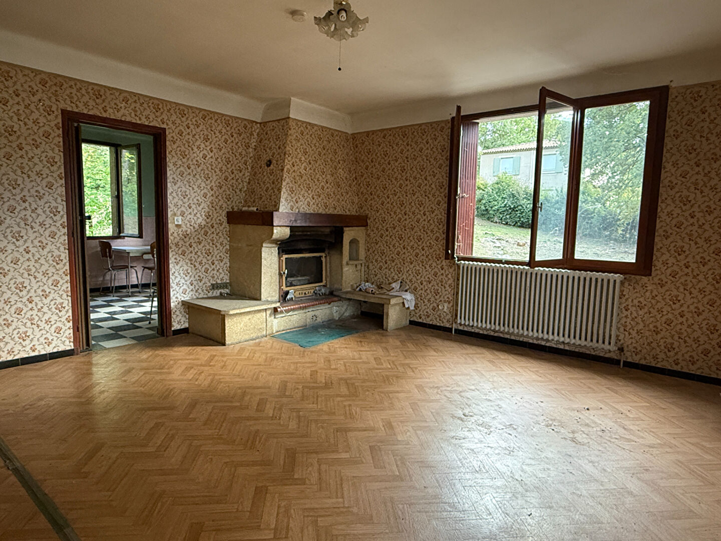 Photo Maison  à rénover  4 chambres 113 m2 sur 1777 m2 image 4/6