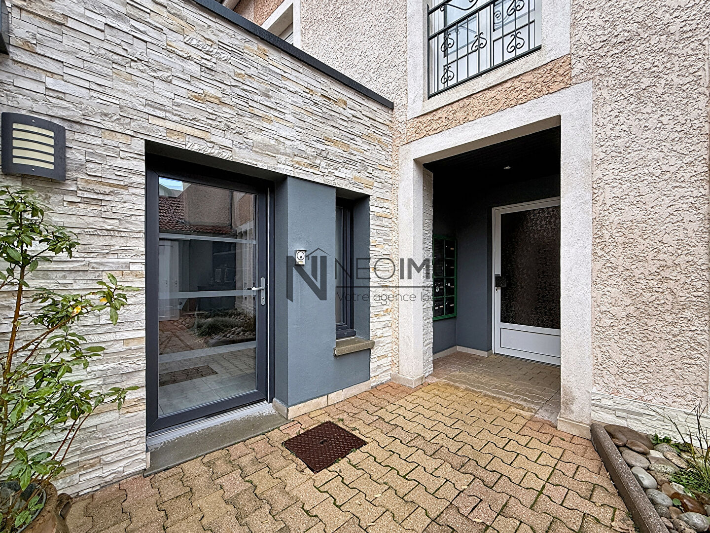 Photo Immeuble Neufchateau 13 pièce(s) 260 m2 image 2/6