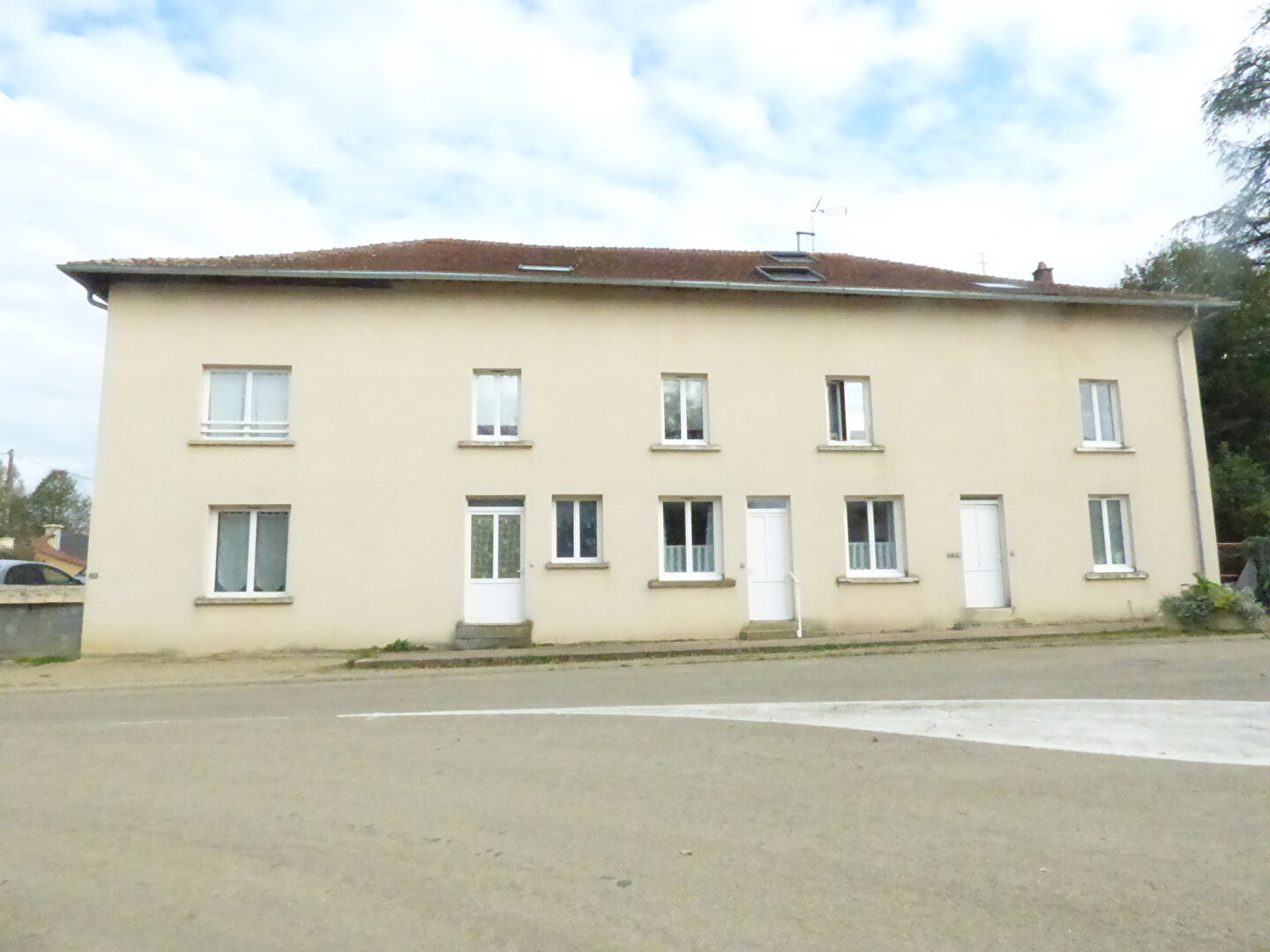 Agence immobilière de IMOGROUP site global - Imogroup Saint Trivier de Courtes