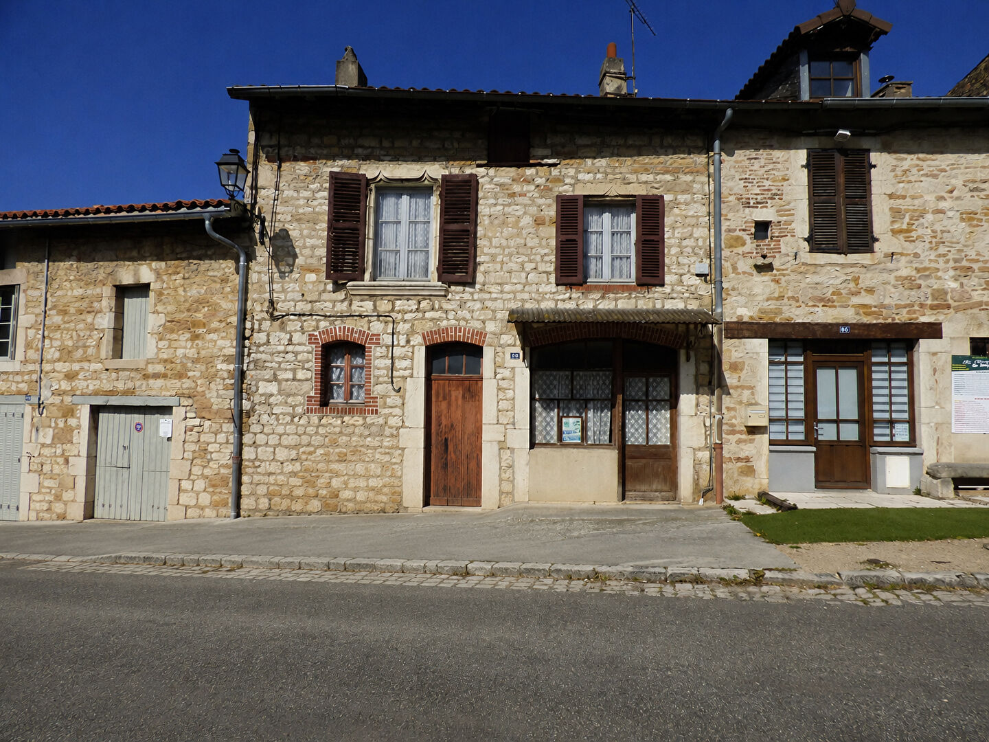 Agence immobilière de IMOGROUP site global - Imogroup Saint Trivier de Courtes