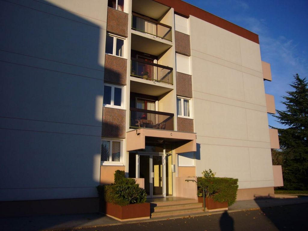 Location Appartement de 2 pièces 69 m² TOURNUS 71700 IMOGROUP