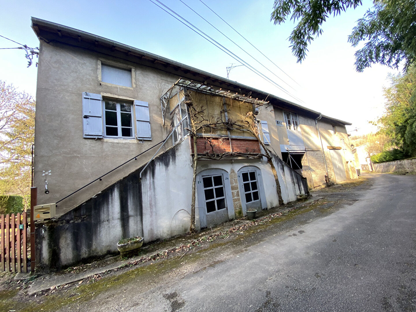 Photo MAISON A RENOVER A 10 MN DE TOURNUS image 1/6