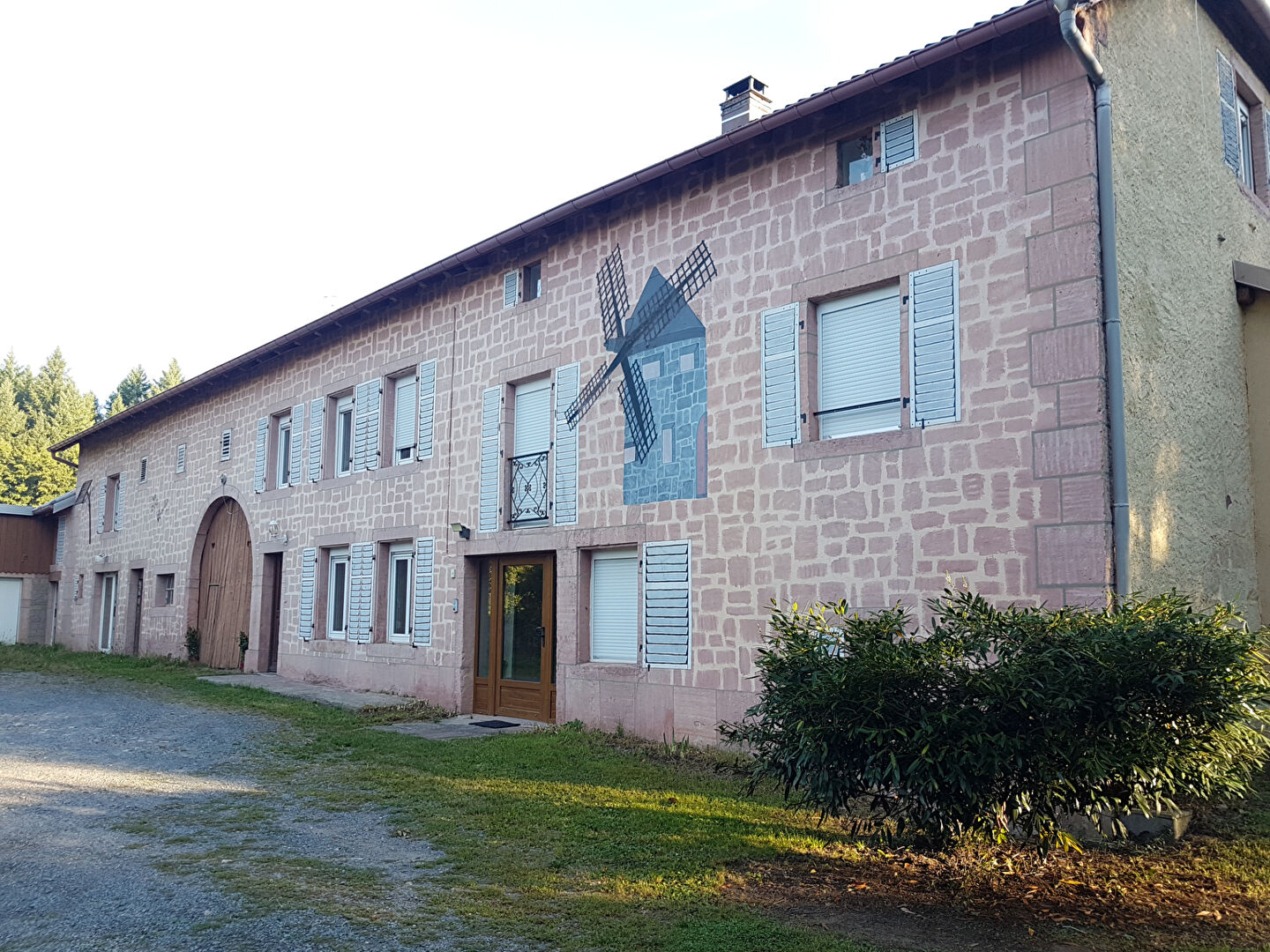 Photo Ancien moulin transformé en immeuble de rapport de 5 logements dont 1 gîte sur plus de 4200 m² de terrain image 2/6