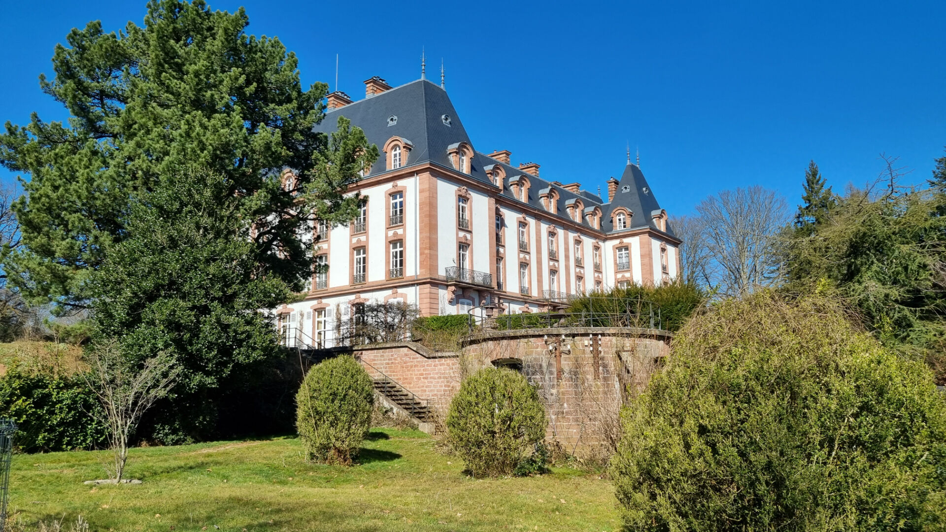 Photo Dans château de 1896 : Appartement Bourgeois SAINT-DIE - 8 pièce(s) - 357 m2 image 2/6
