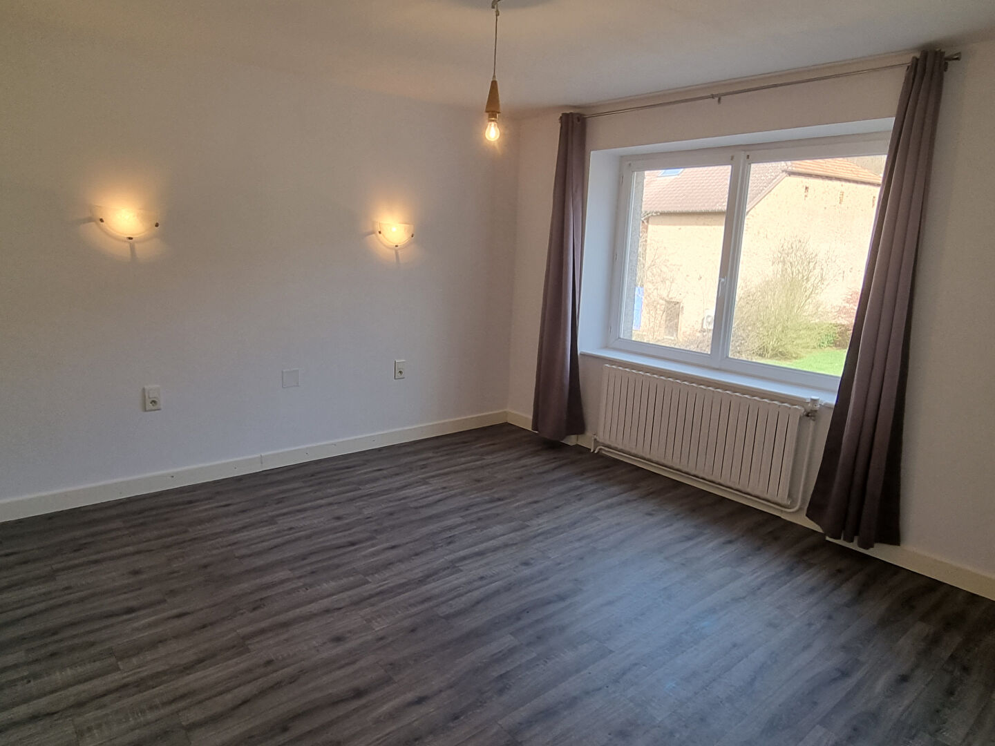 Photo Immeuble de rapport composé de 3 logements avec dépendances et terrain attenant image 6/6