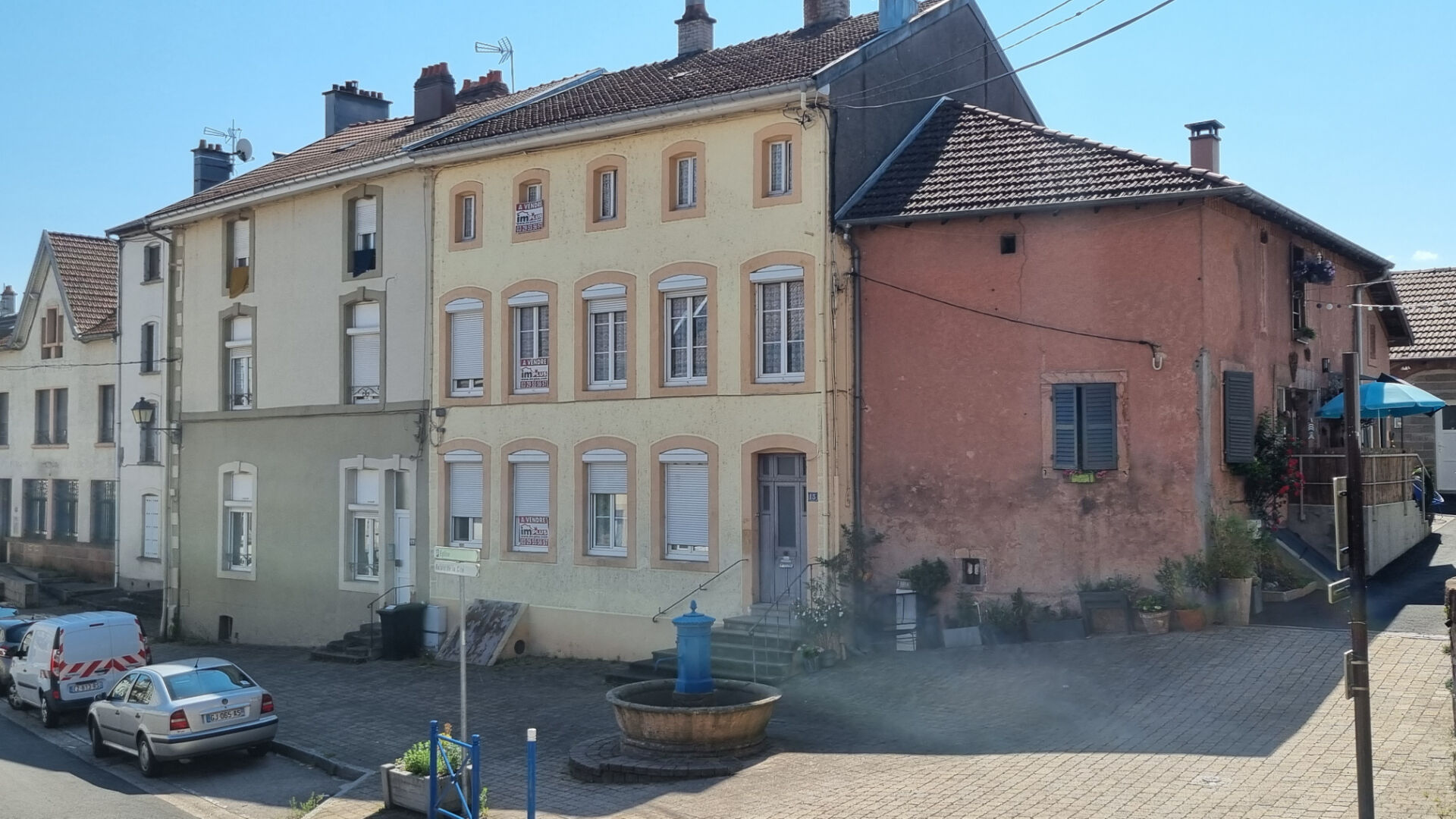 Immeuble à rénover avec possibilité de 3 logements + dépendances