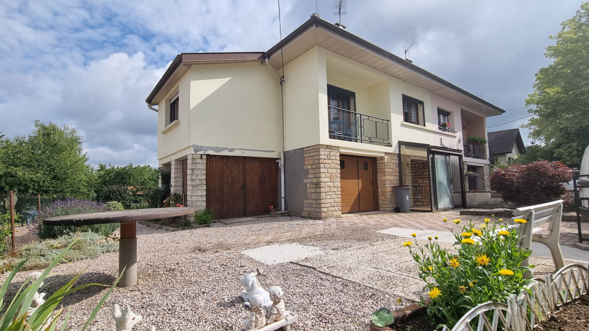 Pavillon de 90 m² avec dépendances secteur calme sur 795 m² de terrain