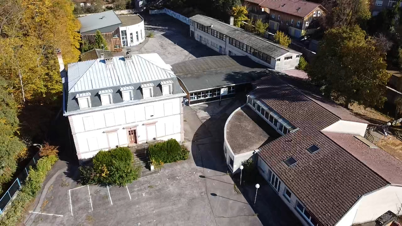 Ensemble d'immeubles centre ville Saint Die Des Vosges , plus de 2500 m² de surface utile sur un terrain constructible de plus de 8000 m²