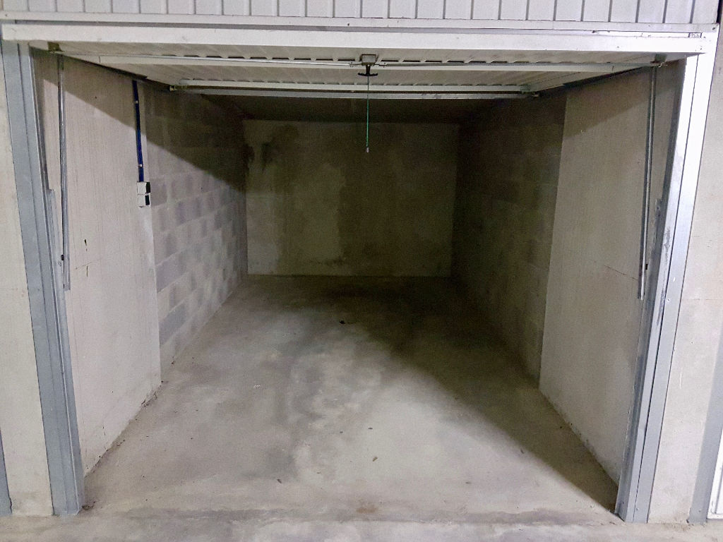 Photo Garage (Box) Saint-Clément de Rivière image 2/4