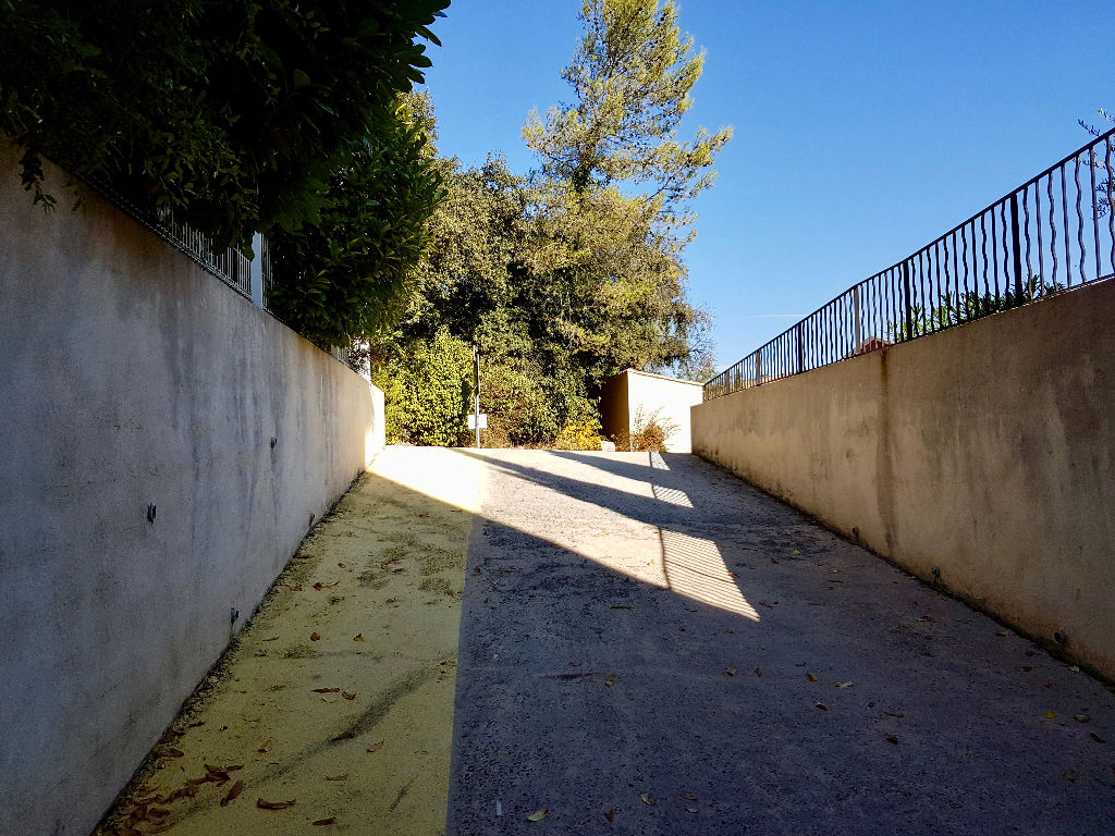 Photo Garage (Box) Saint-Clément de Rivière image 4/4