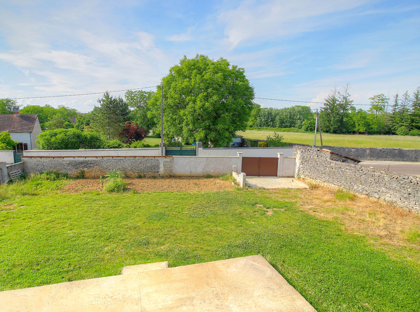 Photo Fontaine Française - Maison T7 avec Jardin et dépendances image 3/6