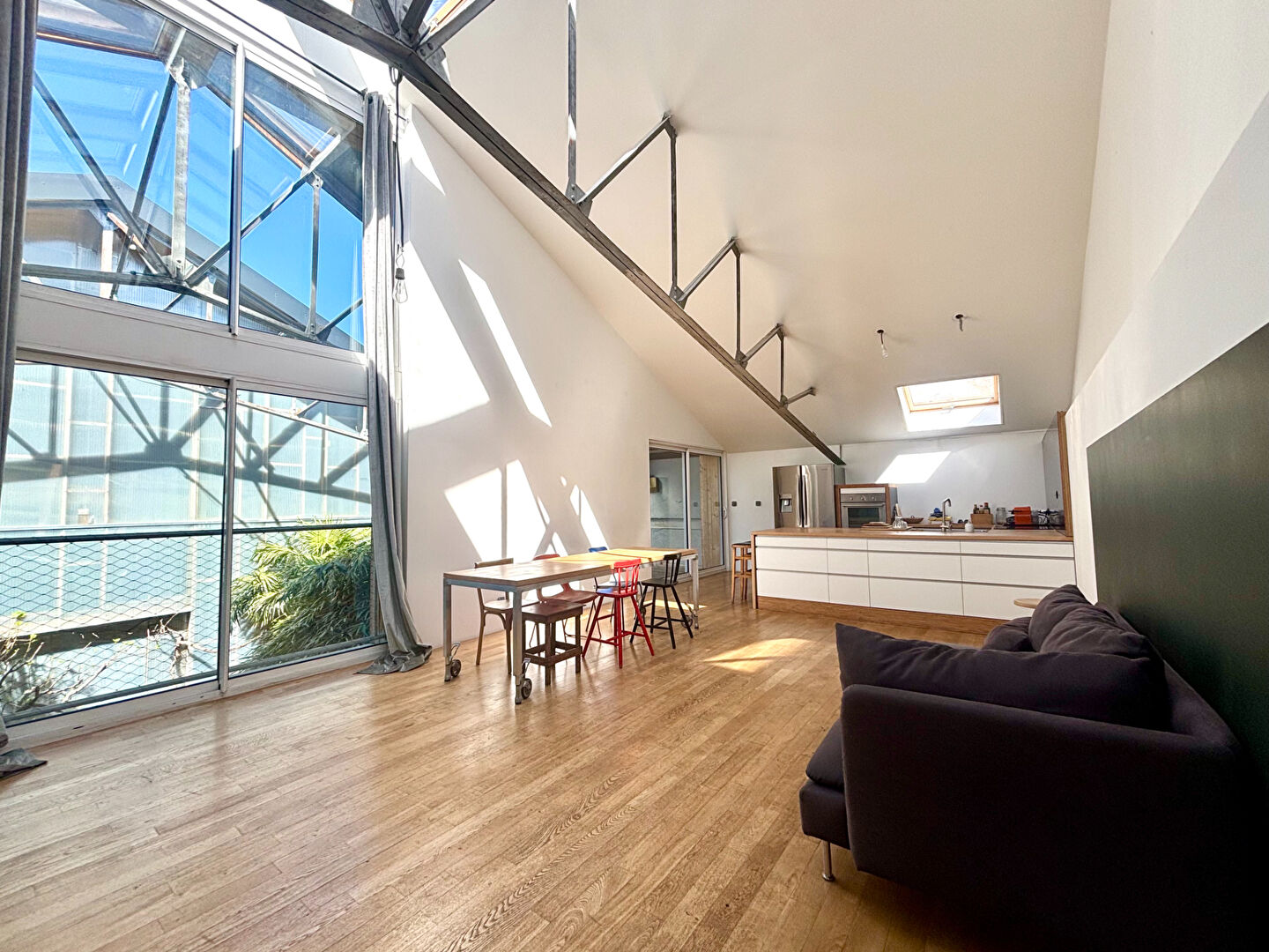 Atelier avec espace bureau/habitation !