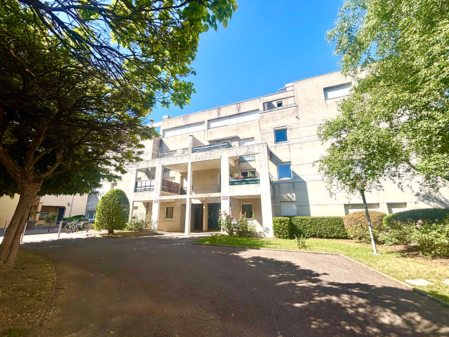 Photo Dijon - Port du Canal - Duplex dernier étage avec terrasse ! image 3/6