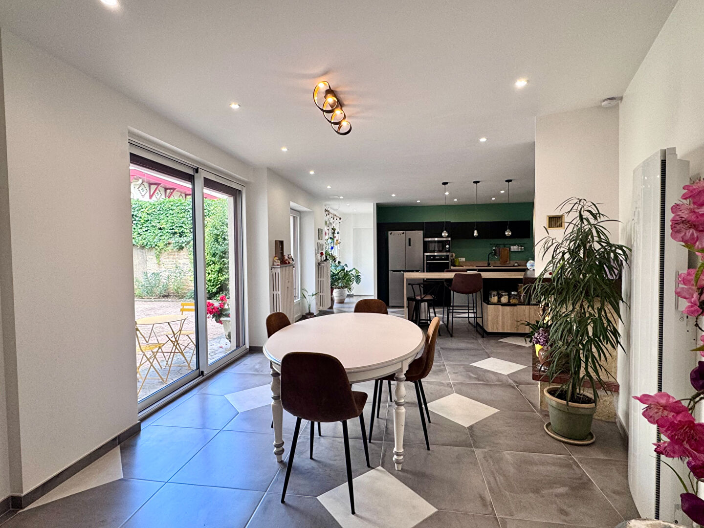 Photo Dijon Centre Ville, Superbe T6 sur cour avec parking ! image 4/6