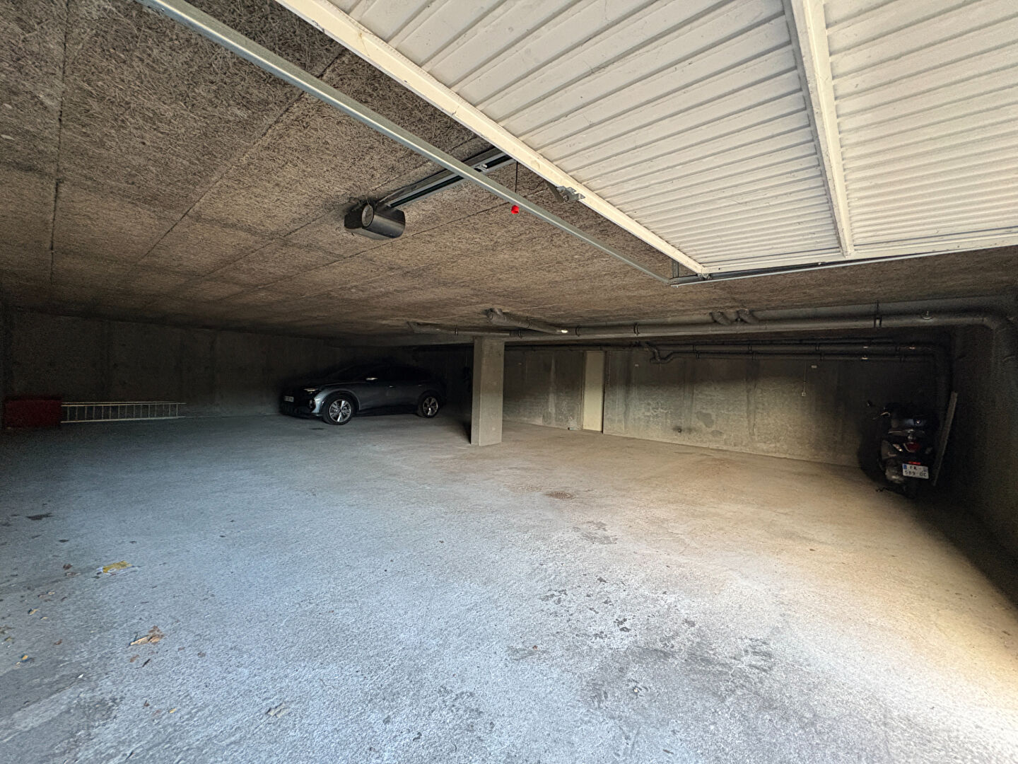 Photo EN EXCLUSIVITÉ PARKING MONT SAINT AIGNAN image 3/4