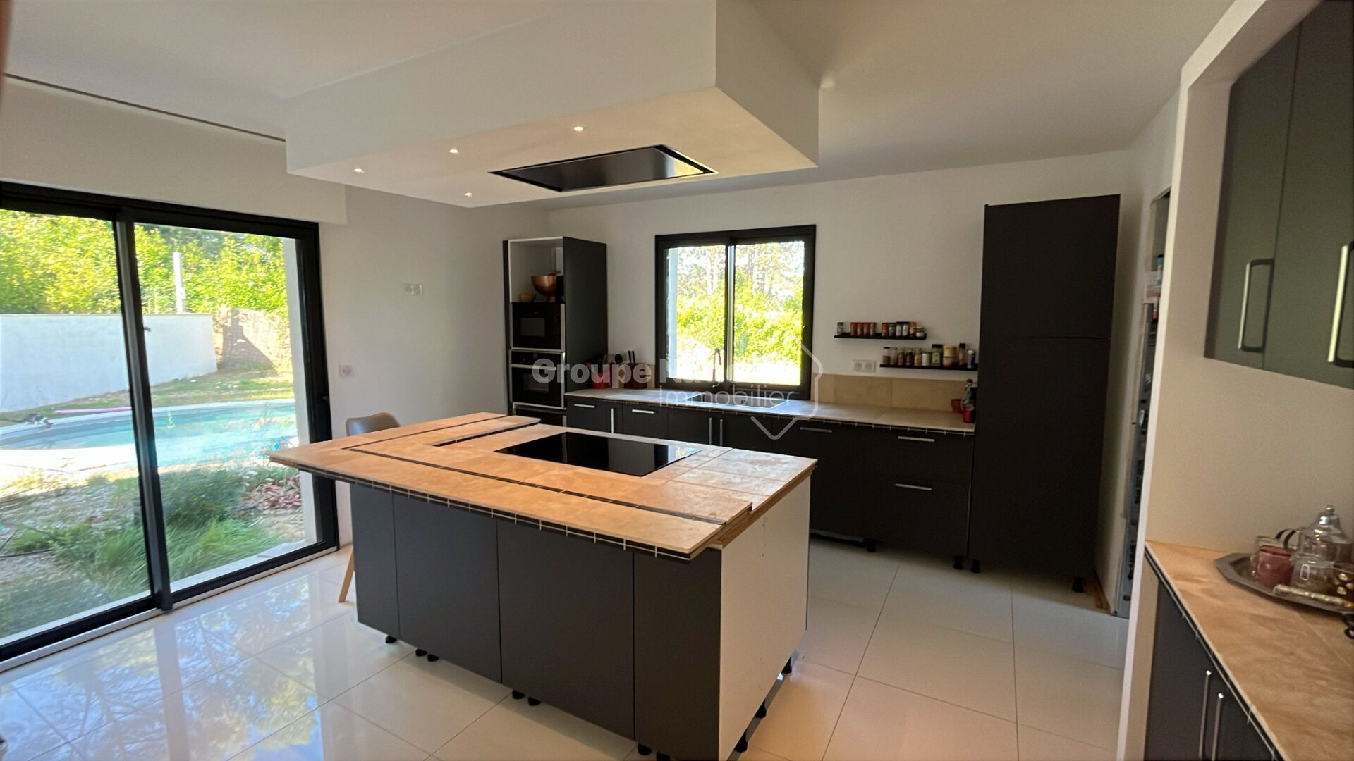 Photo A VENDRE PEGOMAS: Maison 200m² + garage + piscine + studio image 3/6