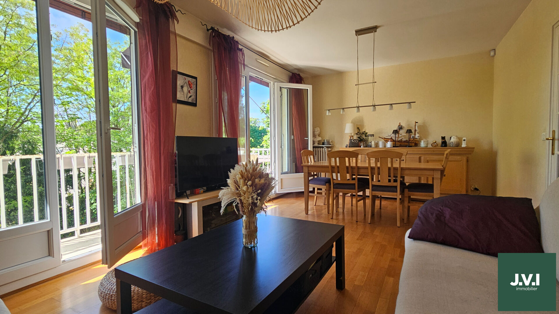 Agence immobilière de 
 J.V.I. - JVI Enghien-les-Bains 

