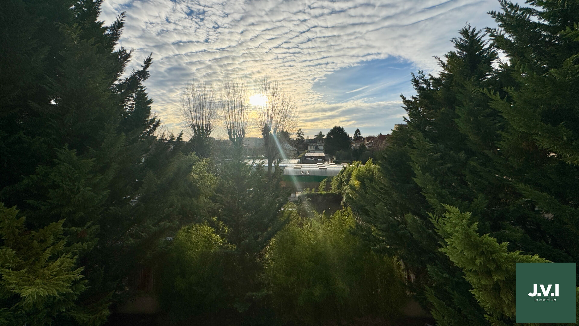 Agence immobilière de 
 J.V.I. - JVI Enghien-les-Bains 
